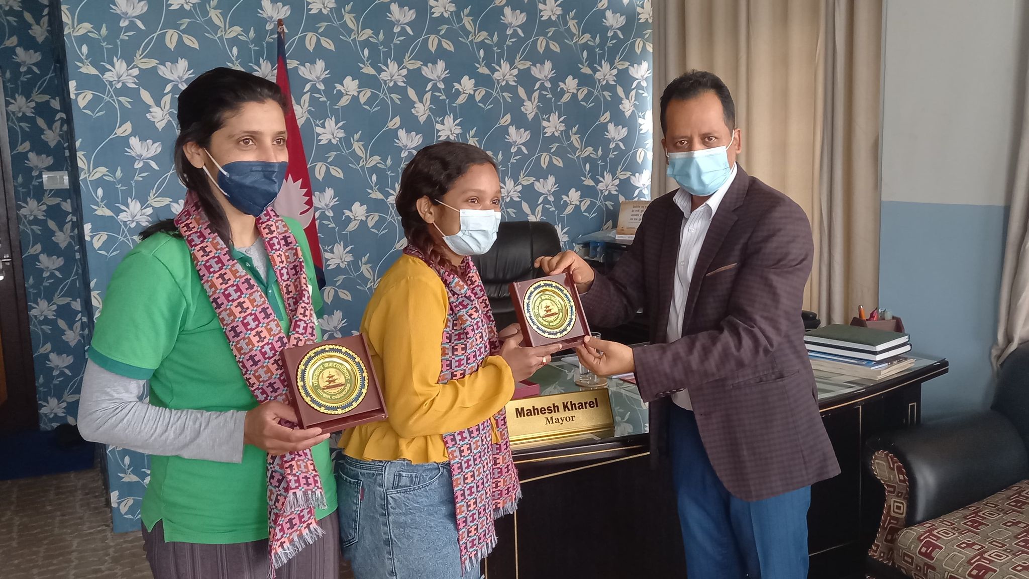 पाँचखालका १७ विद्यालयका १५ सय १६ विद्यार्थीलाई ब्याग र शैक्षिक सामाग्री बितरण