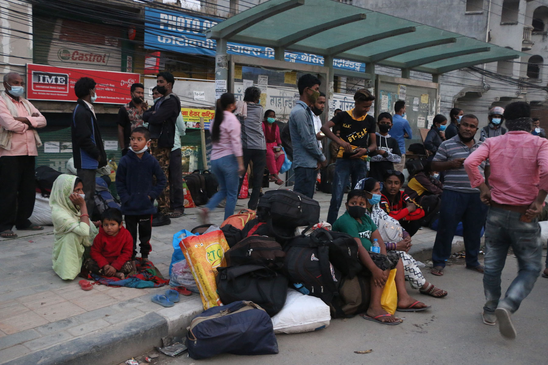 कोरोना छल्न गाउँ छिरेकाहरू नै सङ्क्रमित !