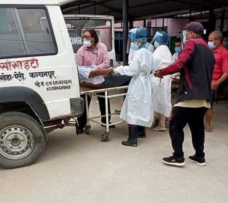 संक्रमित बोक्न पनि महाकाली अस्पताल व्यवस्थापन समितिका अध्यक्ष जोशी आफै खटिन्छन