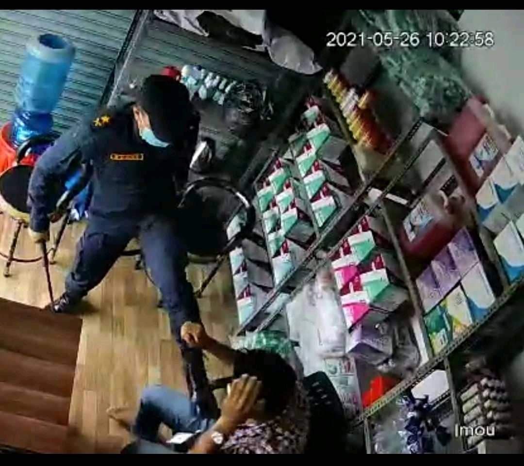 बीरगञ्जमा मेडिकल कर्मचारीमाथि डिएसपीको लात्ती ! (भिडियो सहित)