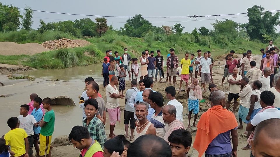 अझै सडक संञ्जालसँग जोडिएन बेलाही टोल,  टापुमा रहेको अनुभुति गर्छन् स्थानीयहरु