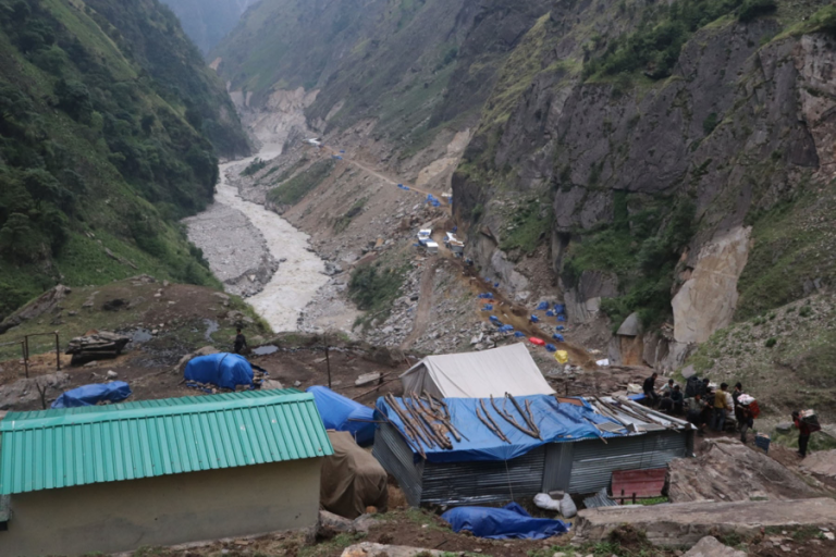 रोकिएन भारतीय ज्यादती, महाकाली थुनेरै सडक निर्माण गर्दा नेपालतिरको बाटोमा क्षति