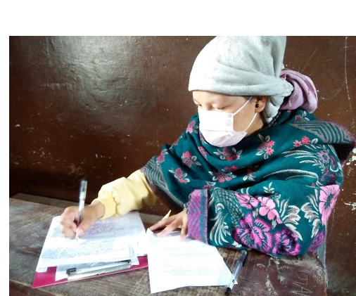 काखमा शिशु च्यापेर परीक्षा दिँदै सात दिनकी सुत्केरी