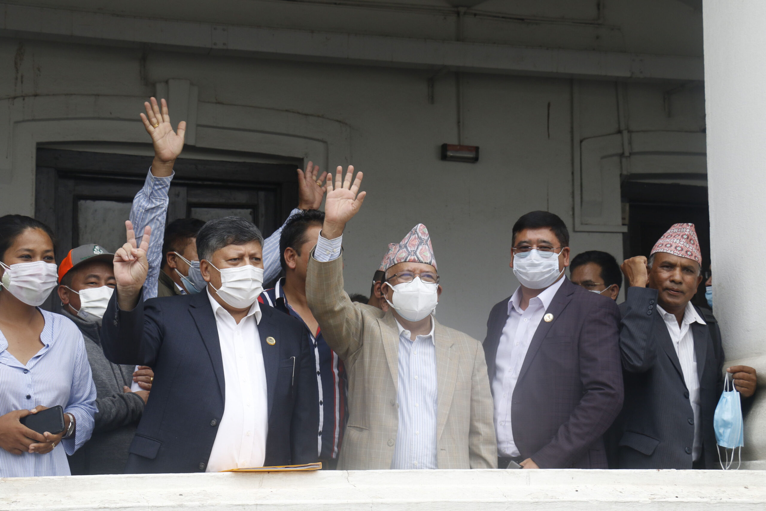 यी हुन् एमाले छाडेर समाजवादीतिर लागेका एमालेका केन्द्रीय सदस्य र सांसदहरु ( नाम सूची )