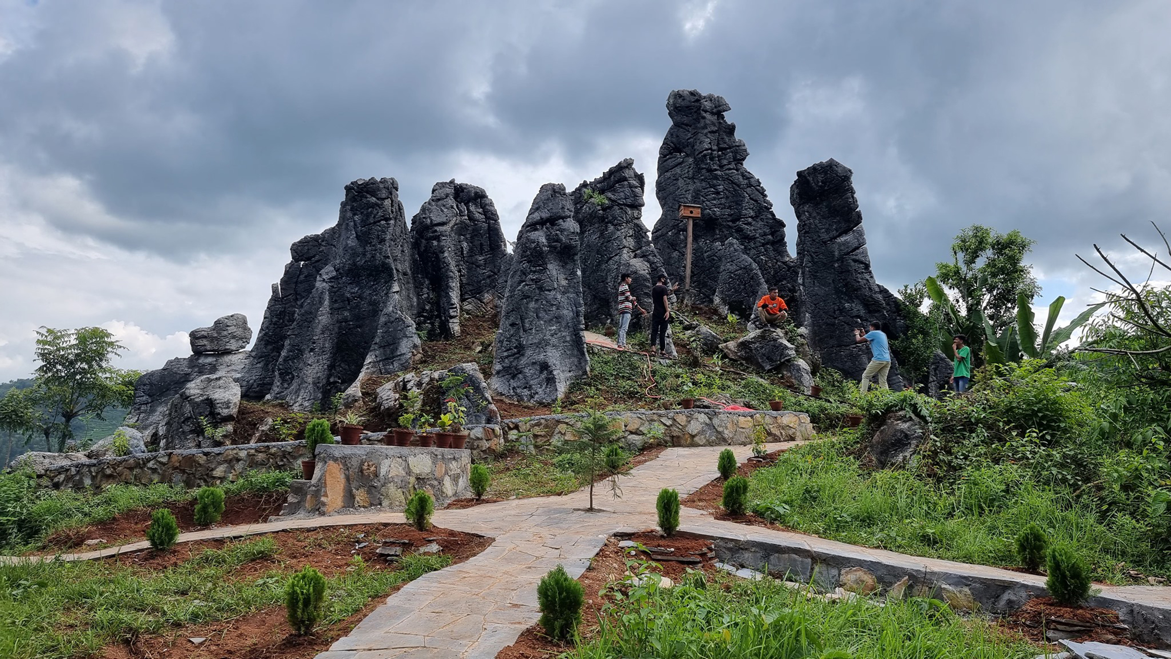 रक गार्डेनमा आन्तरिक पर्यटक !