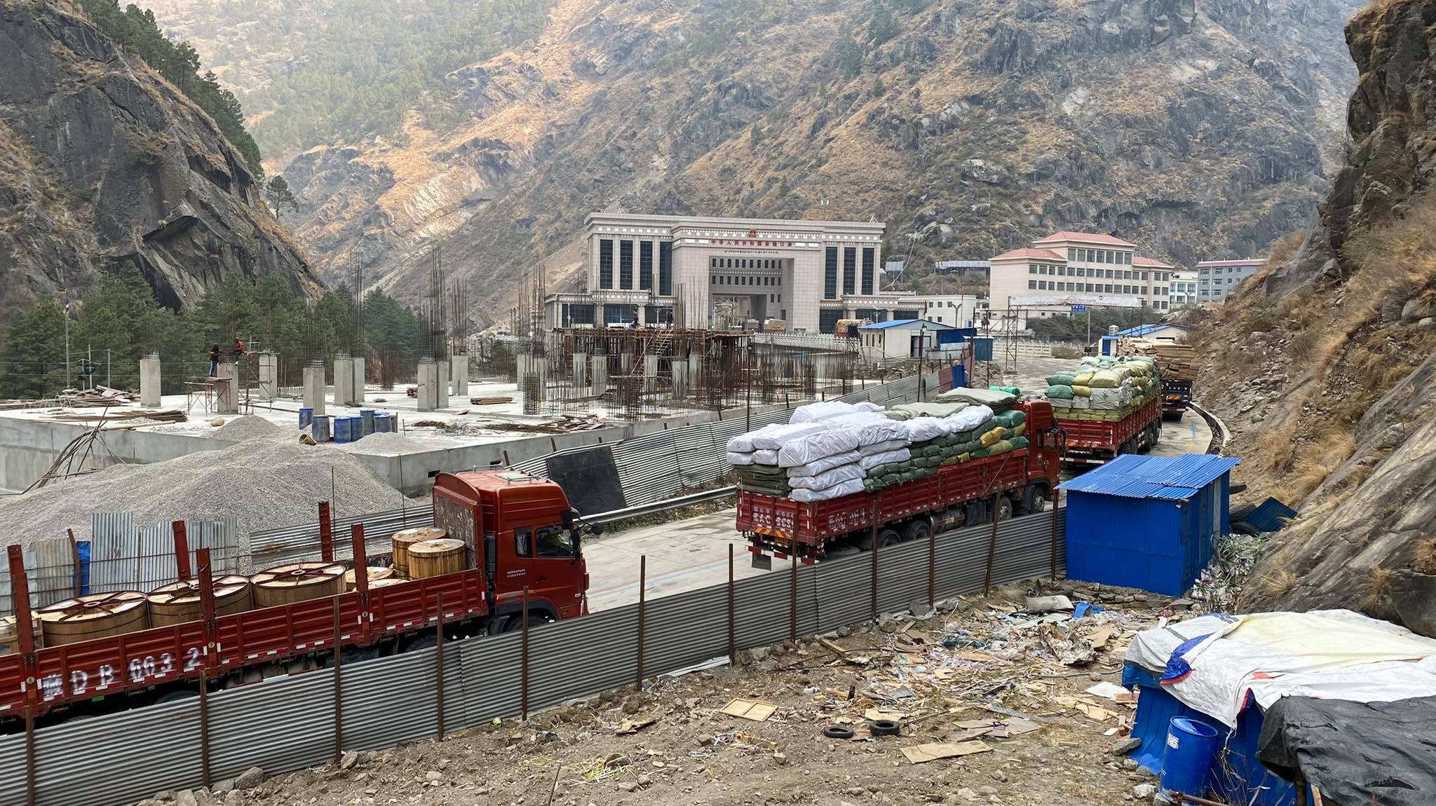 नेपालमा तयारी पोसाकको आयात घट्दै !