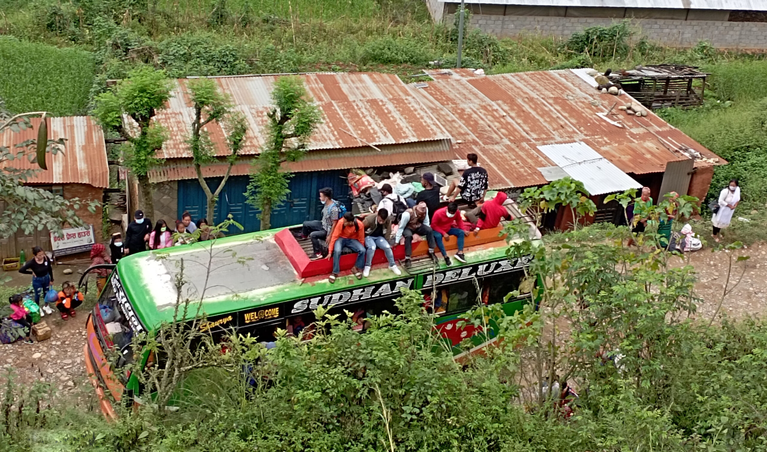 दसैं सकियो, गाउँ रित्तिन थाल्यो