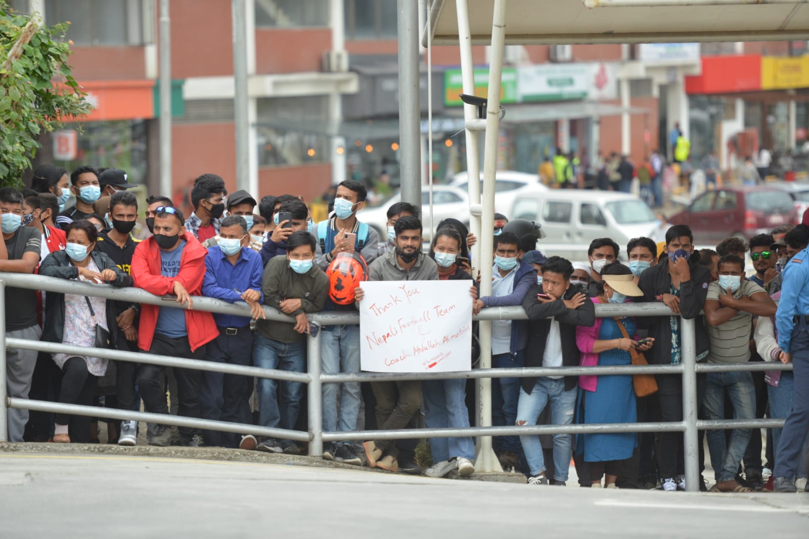 साफ च्याम्पियनसिपमा इतिहास रचेर फर्किएका नेपाली टोलीलाइ बाजा गाजा सहित विमानस्थलमा स्वागत (फोटो हेर्नुहोस )