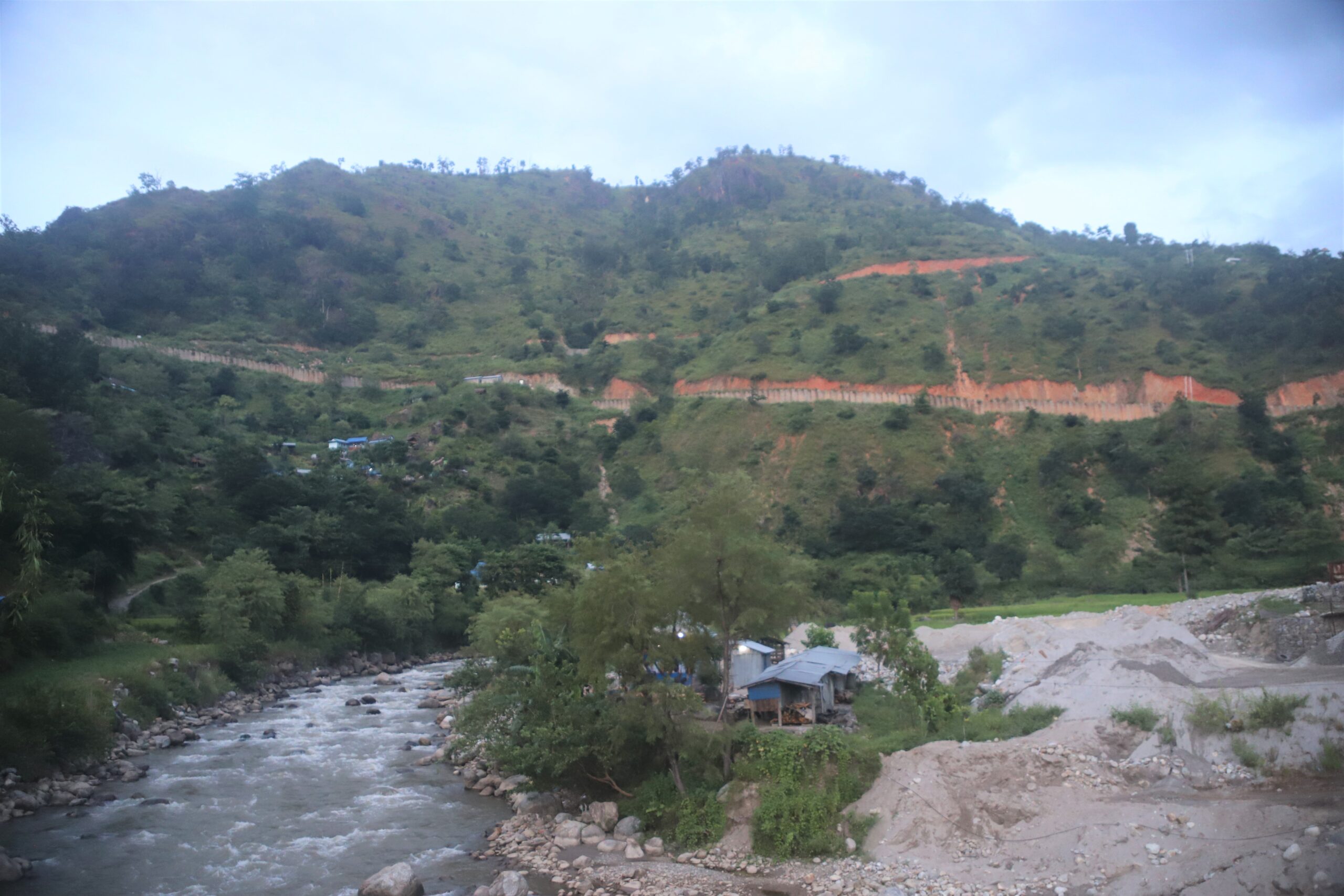 आँगनमै सडक पुगे पनि पछाडी छ माझीटार