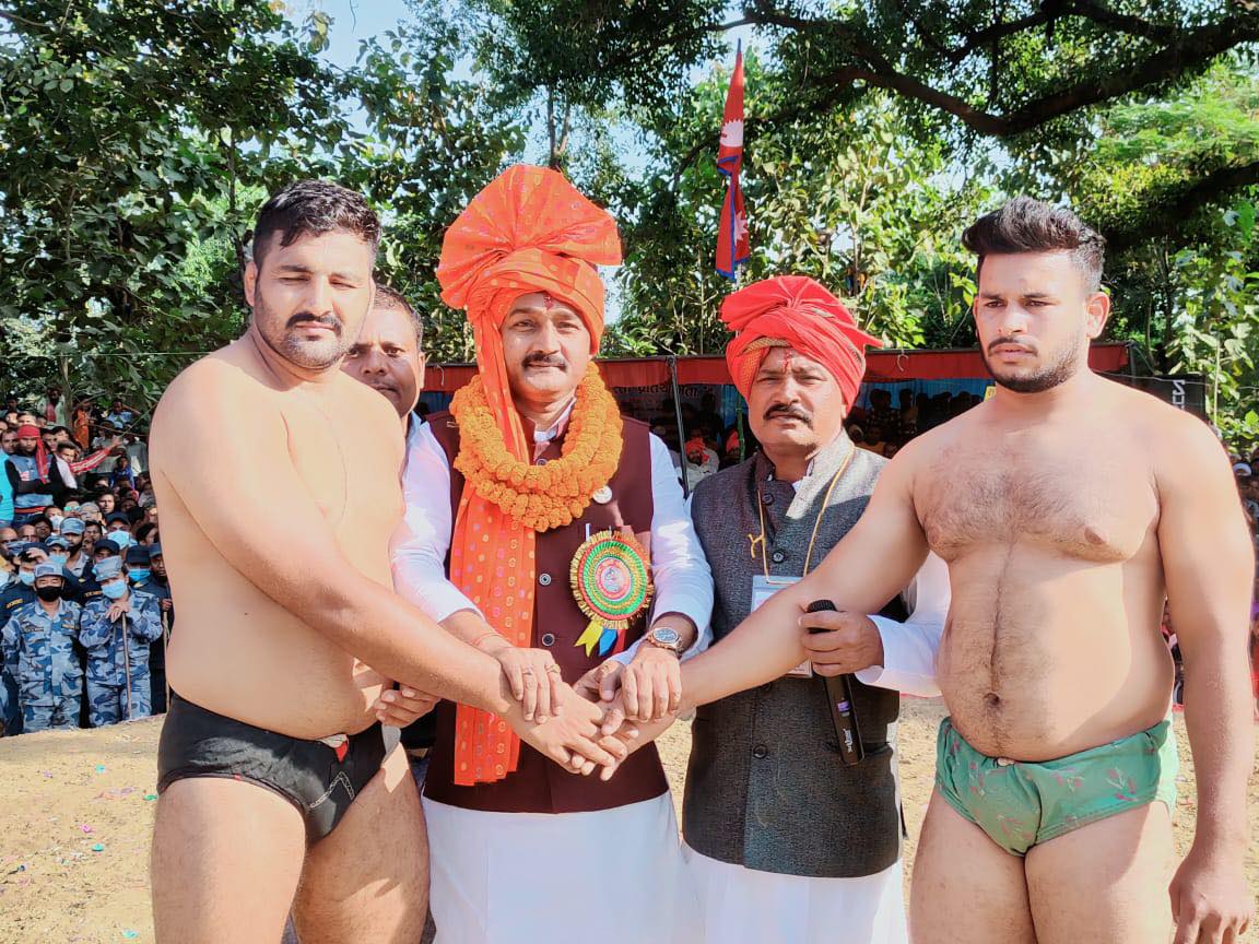 सांसद् यादवद्वारा इनर्वामा आयोजित दुई दिने कुस्ती प्रतियोगिताको उद्घाटन