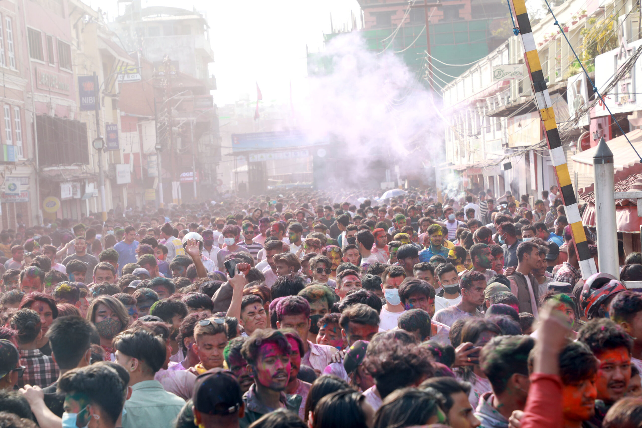 अत्यन्त अनुशासित बन्न थाल्यो फागु पूर्णिमा (होली) ( तस्वीरहरु )