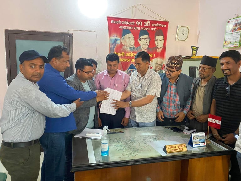 भरतपुरमा लफडाः मेयर माओवादीलाई दिए स्थानीय काँग्रेसीले स्वतन्त्र उम्मेद्धारी दिने !