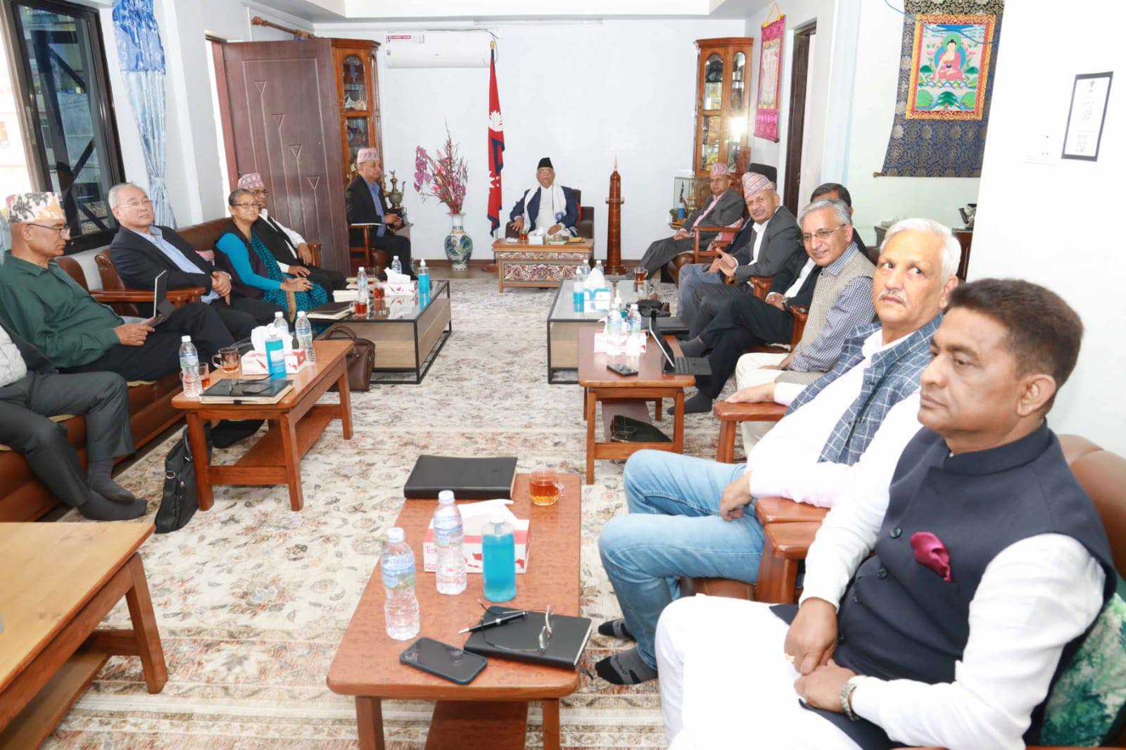 गठबन्धनको बलियो मुभपछि झस्कियो एमाले, स्थानीय तहमा काँग्रेस र माओवादीसँग समेत तालमेल गर्ने ?