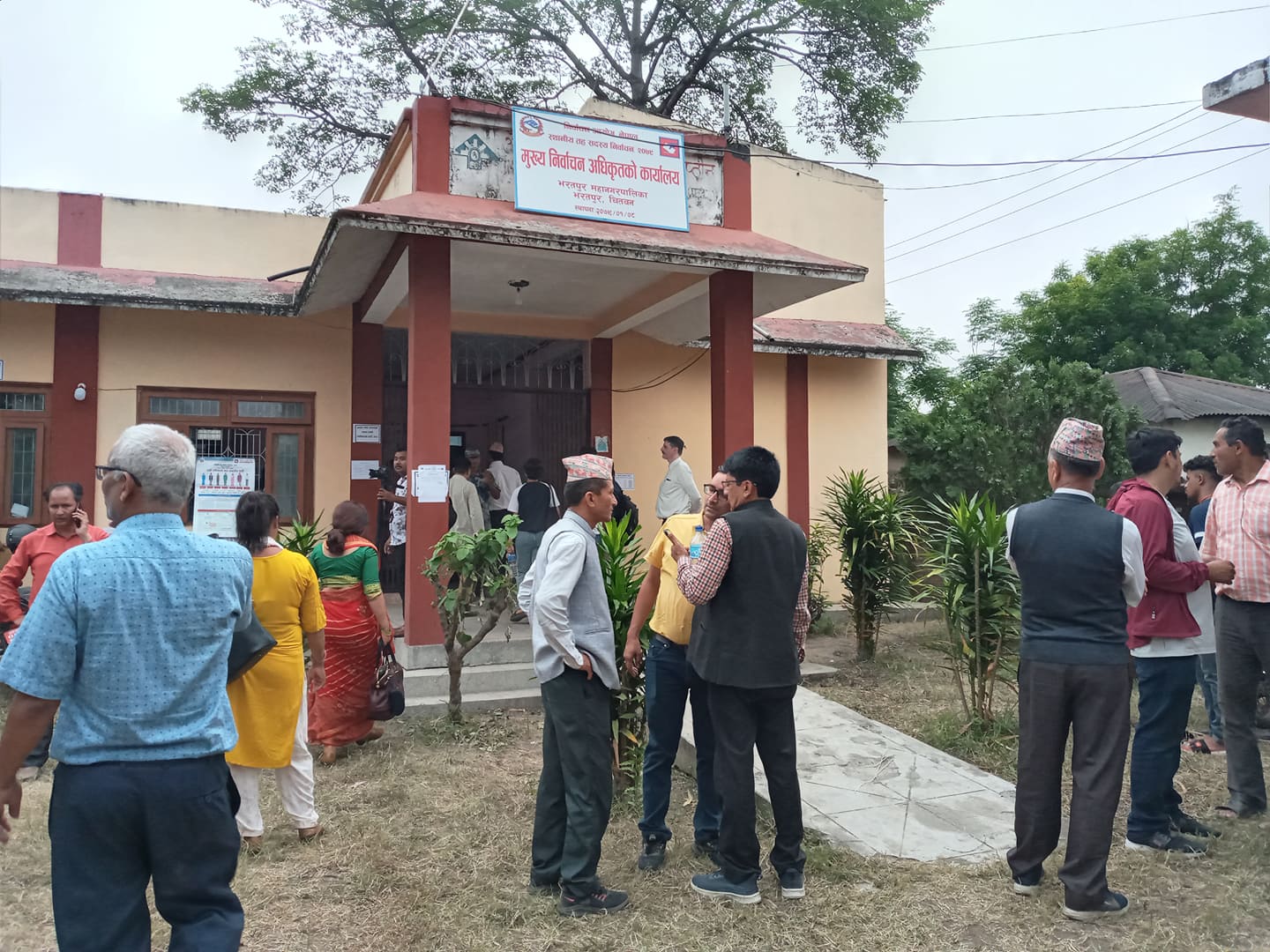 भरतपुरमा काँग्रेसले पौडेलको उम्मेद्धारी फिर्ता गराउन सकेन, रेणु दाहालमाथि बढ्यो दबाब