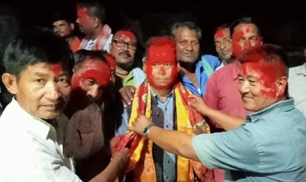 ८ लाख घुसको पैसा बाटैमा फ्यालेर भागेका राउत नै एमालेबाट पुनः गाँउपालिका अध्यक्षको उम्मेद्धार !