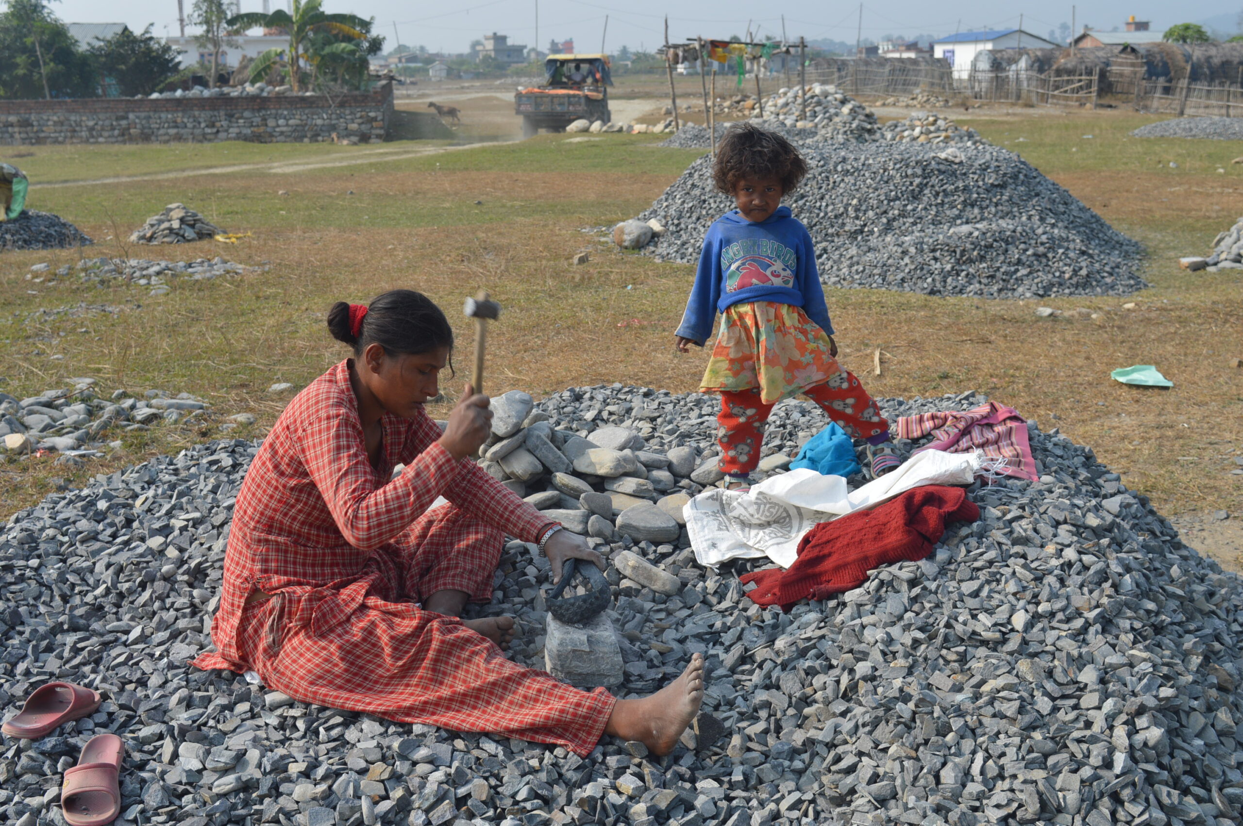 गिट्टी नकुटी बेलुकी खाना पाक्दैन : न श्रमिक दिवस, न चुनावको चासो ?