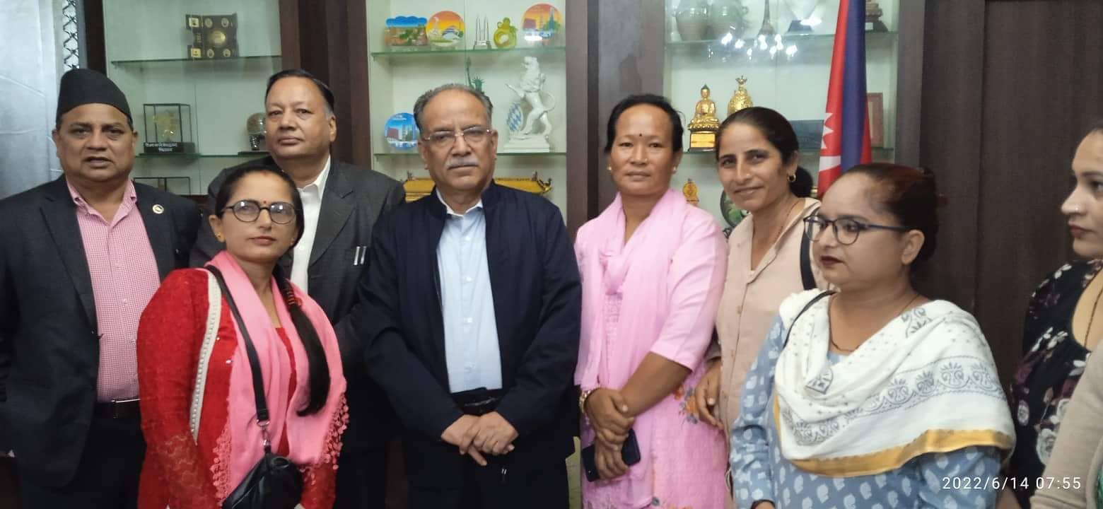 बाल विकासका शिक्षक र विद्यालय कर्मचारीको  तलब बृद्धि गर्न मन्त्रीलाई ज्ञापन