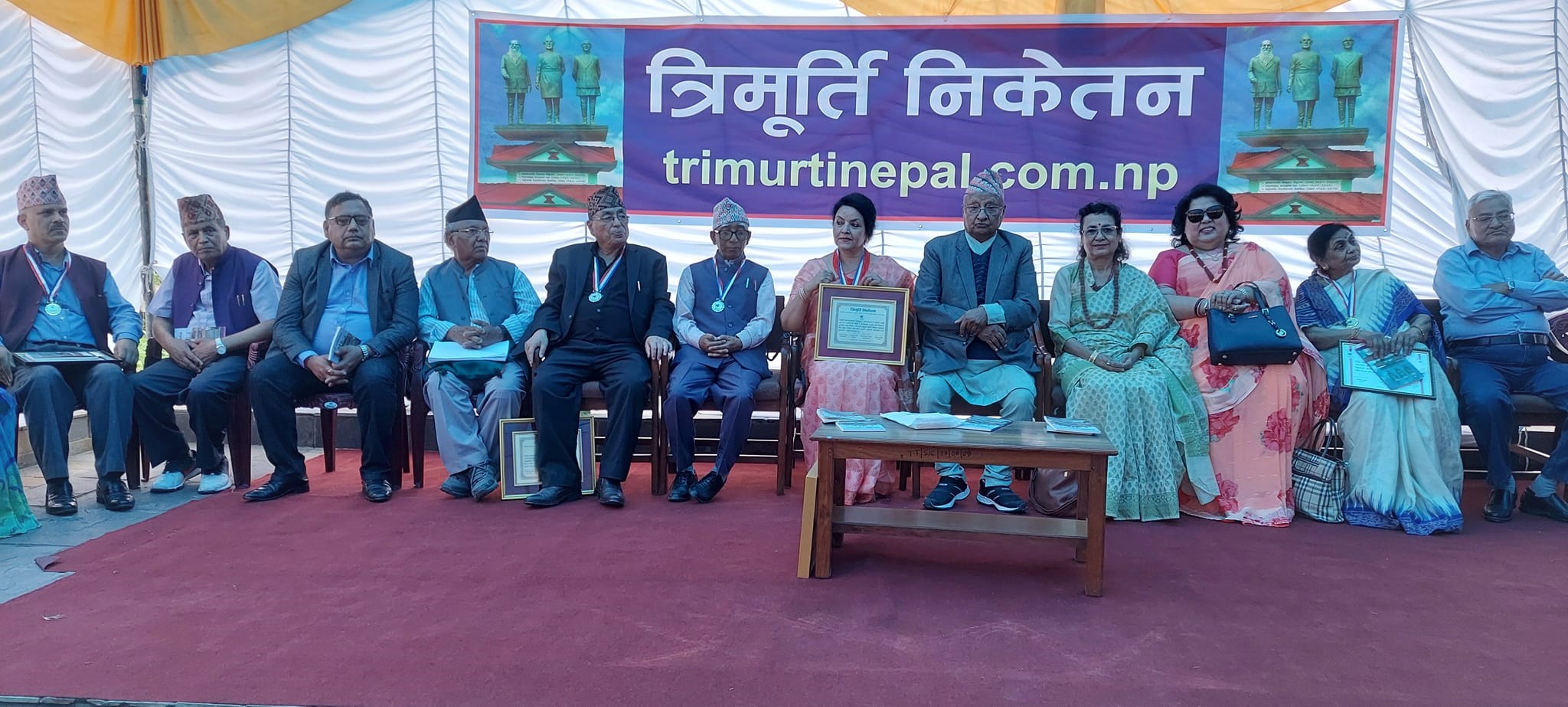 त्रिमूर्ति दिवसमा ६३ जनालाई पुरस्कार र पदक