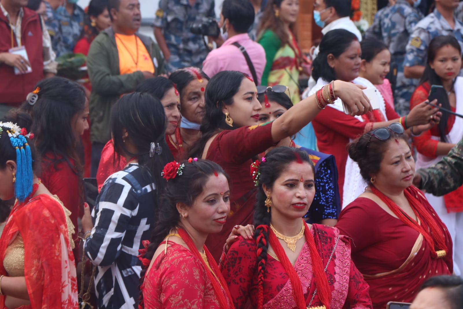 तीजका अवसरमा पशुपतिमा व्रतालुहरुको घुईचो ( तस्वीरहरु )