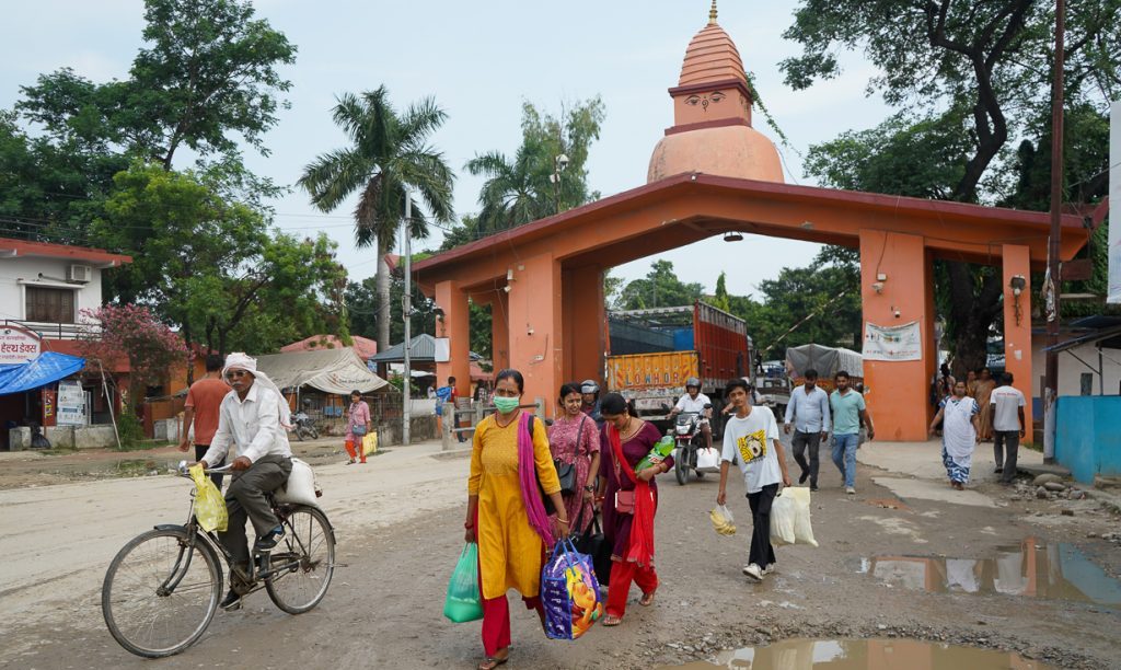 दसैं नजिकिँदै गर्दा सीमापारीको व्यापारी मालामाल