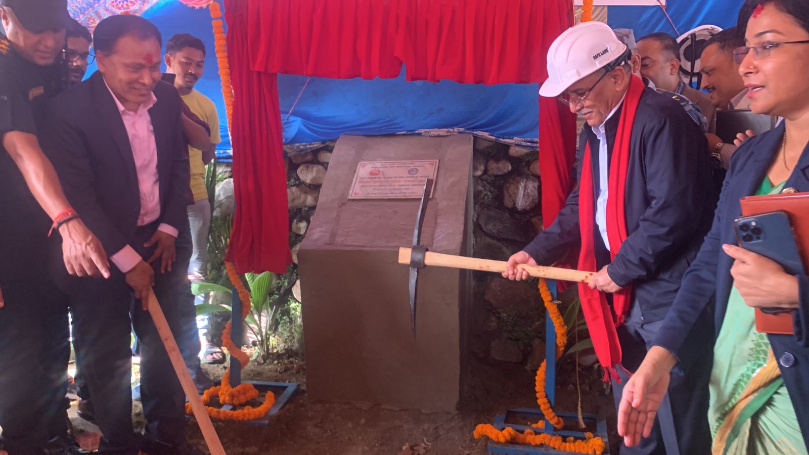 भरतपुरमा विद्युत वितरण लाइन भूमिगत गर्न सुरू, घिसिङ र प्रचण्डले गरे शिलान्यास