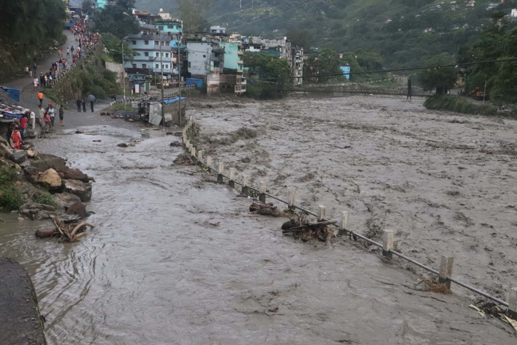 दार्चुलामा बाढी पहिरोको वितण्डाः ५ जनाको शब फेला, छ जना अझै वेपत्ता , दर्जन बढी घर बगे