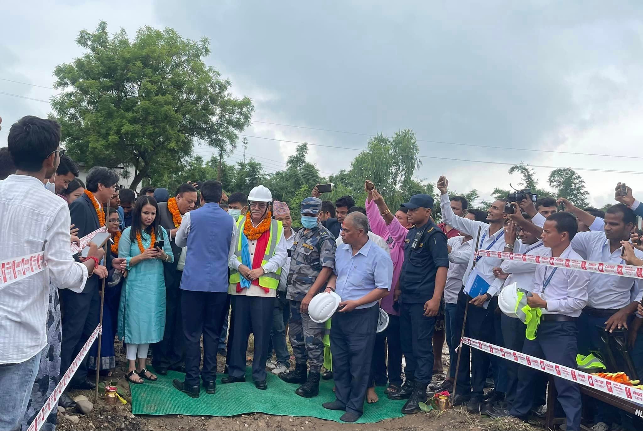 महोत्तरीमा निर्मल लामा बहुप्राविधिक शिक्षालय भवन बन्यो, प्रचण्डले गरे शिलान्यास