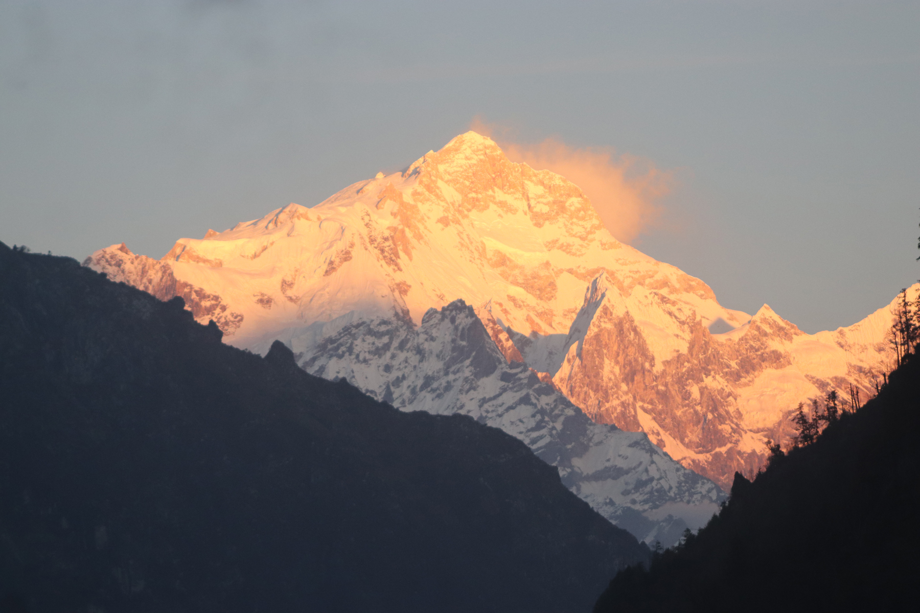 सुनौलो मनासुलु हिमाल !