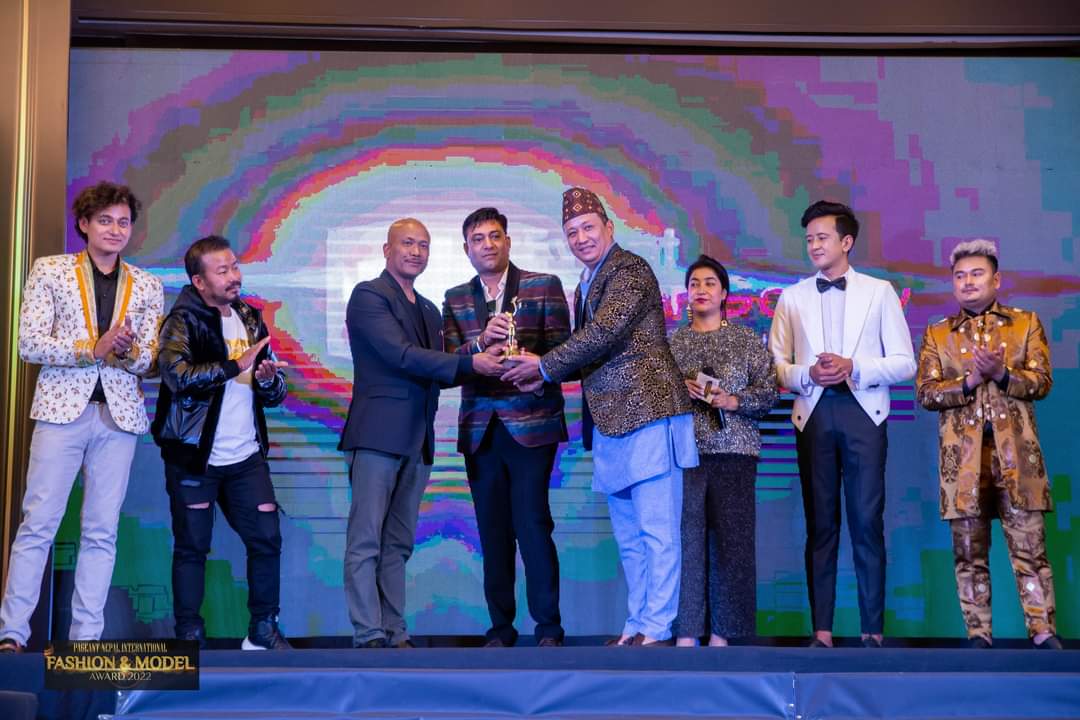 इभेन्ट निर्देशक धिरज तन्डुकरलाई बेस्ट नेशनल डिरेक्टरु अवार्डबाट सम्मानित