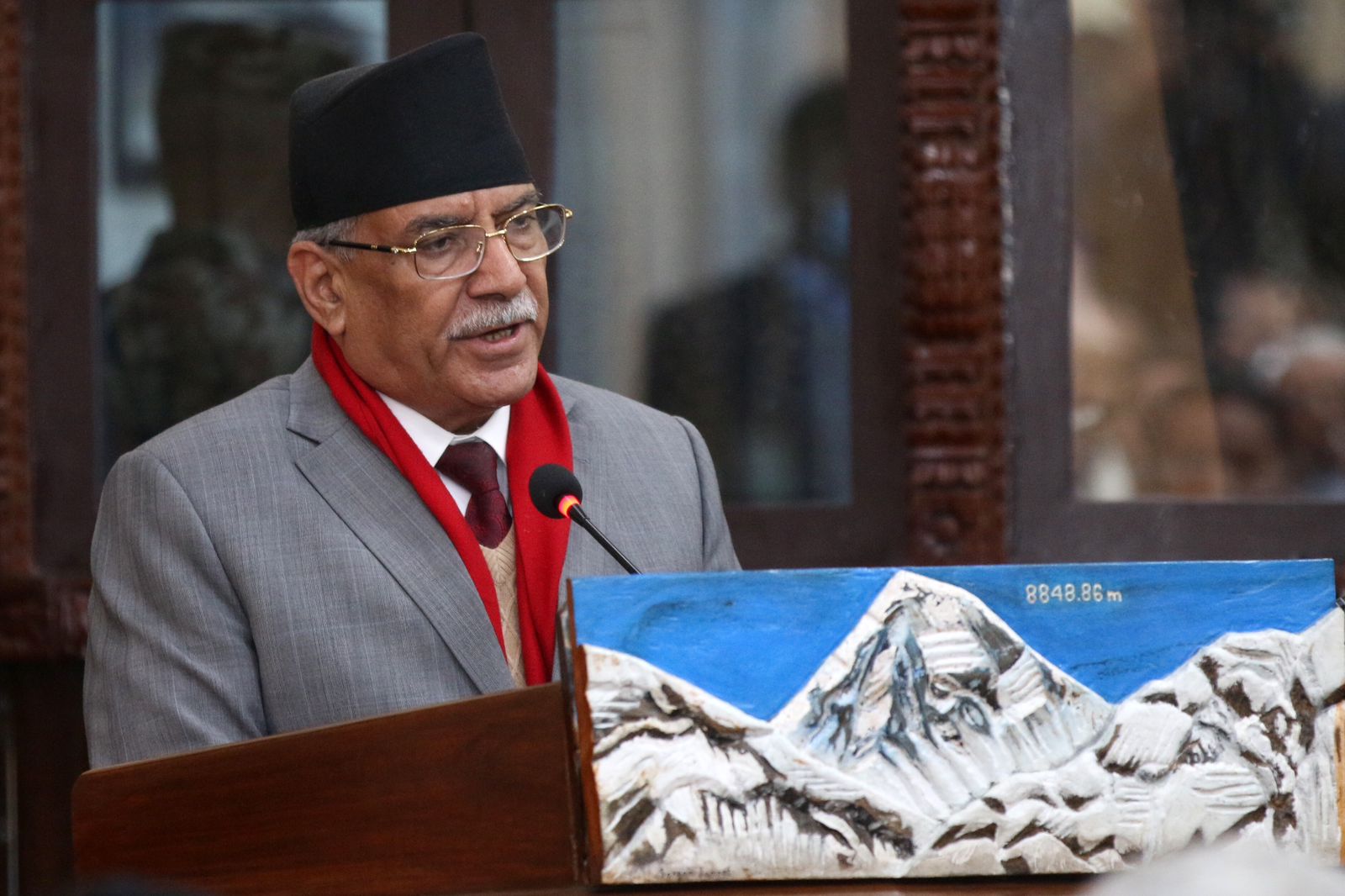 मालपोत, राहदानी, अस्पताल लगायतका अत्यावस्यक सेवा कार्यलयहरु सबै दिन खुला रहने, विदा सट्टा गरिने तर कर्मचारीलाई अतिरिक्त भत्ता नदिने
