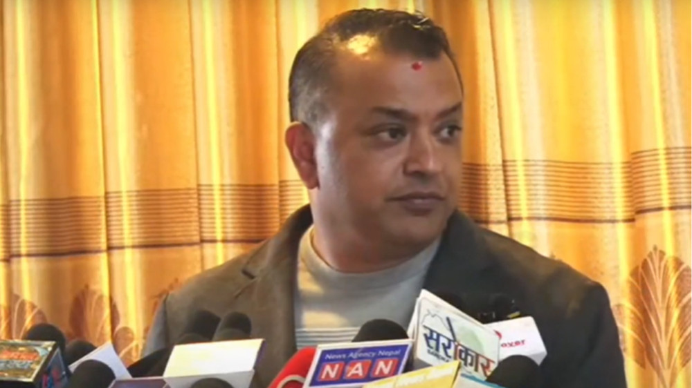 सरकार खोज्दै गगन थापाको प्रश्न: “अप्ठ्यारो बेला प्रधानमन्त्री स्टाटसमा मात्र भेटिने कि लिडर बन्ने?”