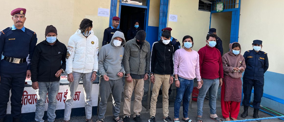 यौन साथी खोज्न नेपाली गर्ल एप क्लिक गर्ने दर्जनौँ व्यक्तिको आधा करोड ठगी गर्ने भारतीय सहित ८ पक्राउ !