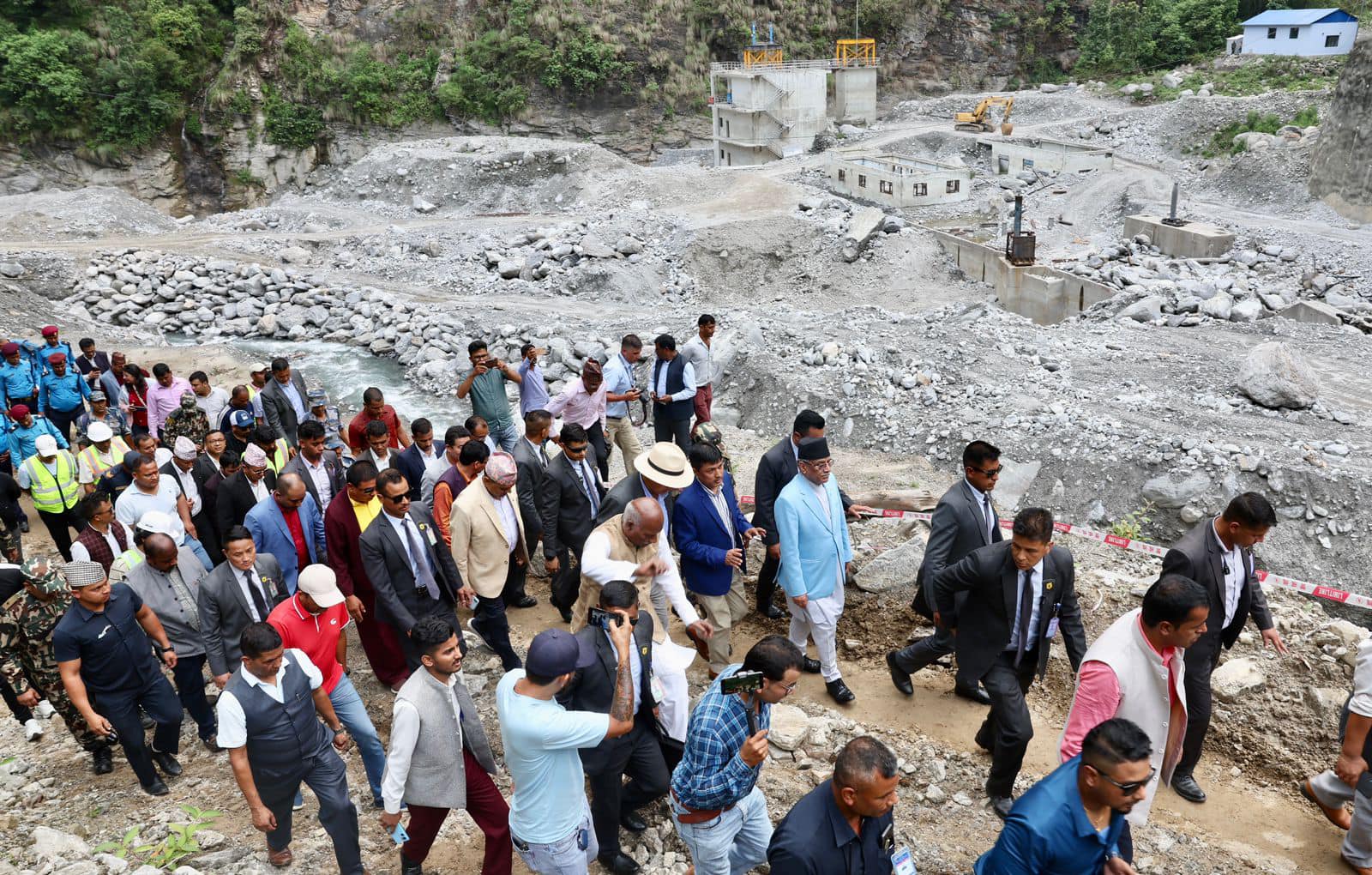 मेलम्चीमा प्रधानमन्त्रीको प्रतिवद्धताः सडक बाह्रै मास चल्न बनाउने, याङग्री र लार्के खोलाको पानी पनि ल्याउने
