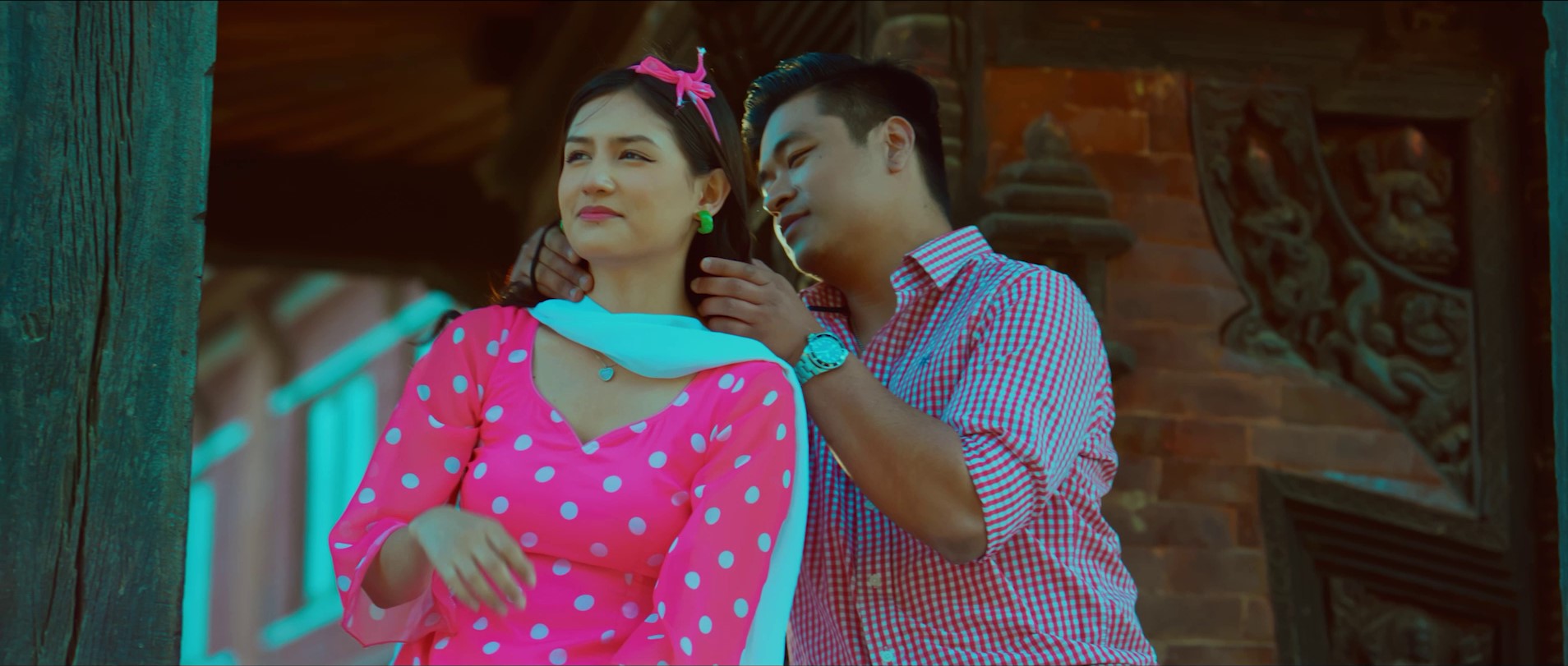 ‘पियार’मा मल्लिका र अनुजको रोमान्स ( भिडियो )