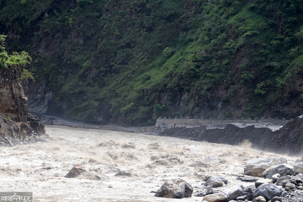 भारतले धौलीगंगा बाँध खोल्दा महाकालीमा कटान सुरू, स्थानीयहरु त्रसित