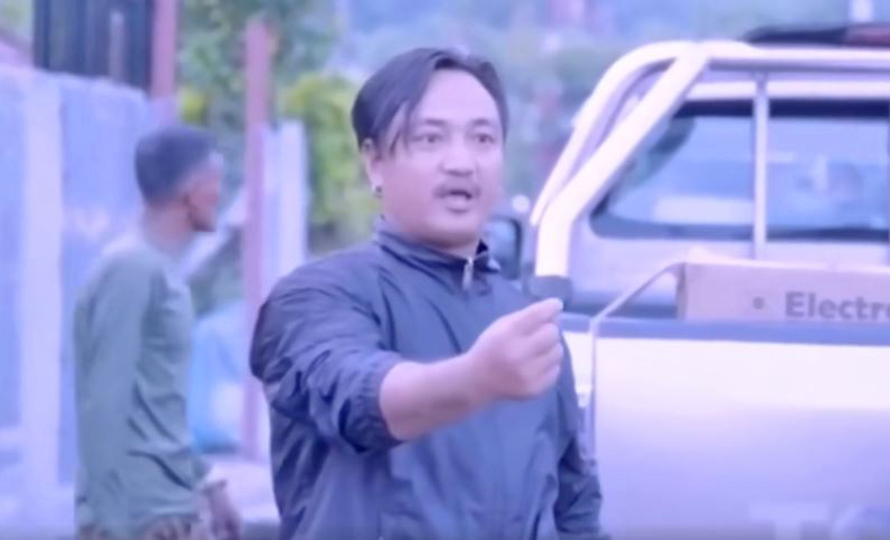 हर्क साम्पाङलाई प्रश्न गर्ने अशोक लिम्बु पक्राउ