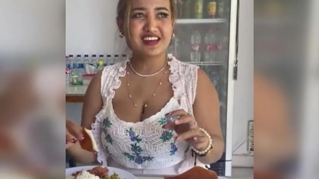 सुँगुरको मासु खाएको भिडियो सार्वजनिक गरेपछि ईन्डोनेशियाकी टिकटक स्टारलाई दुई वर्ष जेल !