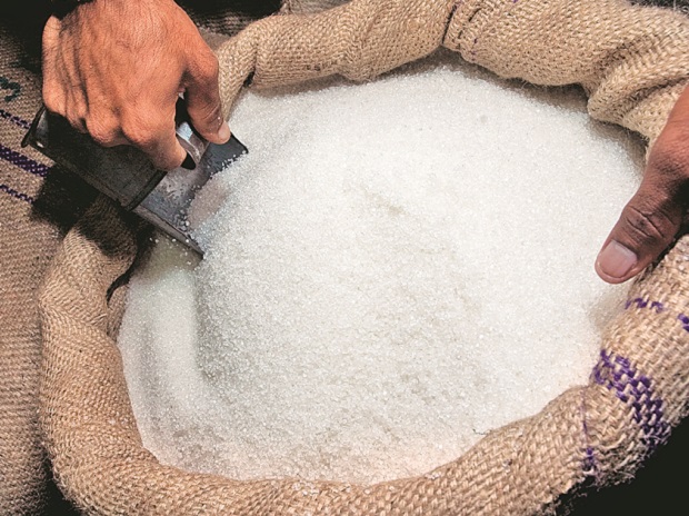 भारतको प्रतिबन्धले चिनी बजारमा तरंग: मन्त्रालय भन्छ ‘८ महिना पुग्छ’, अधिकारी र व्यापारीको मत बाझियो