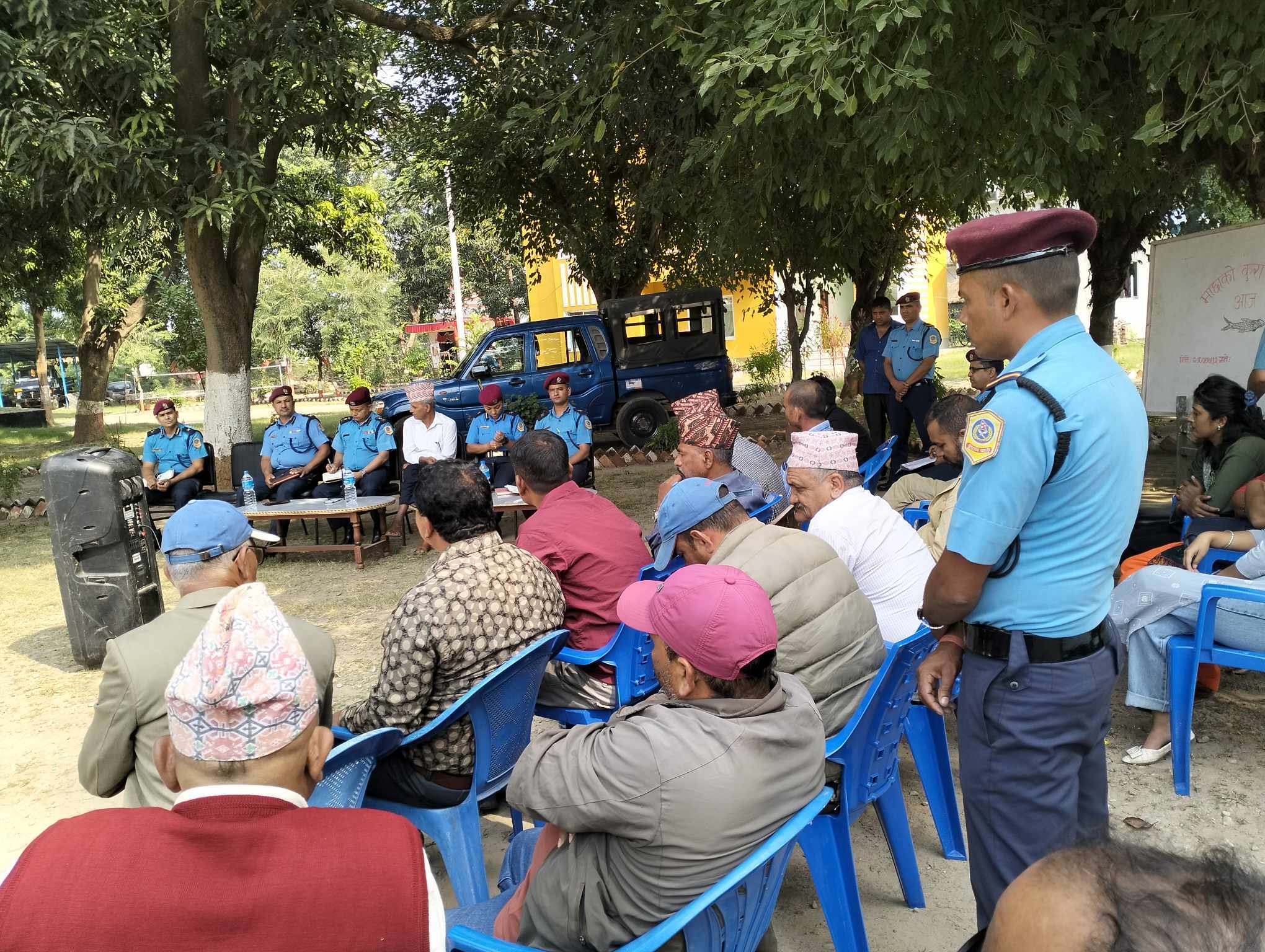 प्रहरीले गरायो पहिलो पटक माछा किसान र बिक्रेताविच छलफल: स्वदेशमै माछा बिक्रिमा जोड