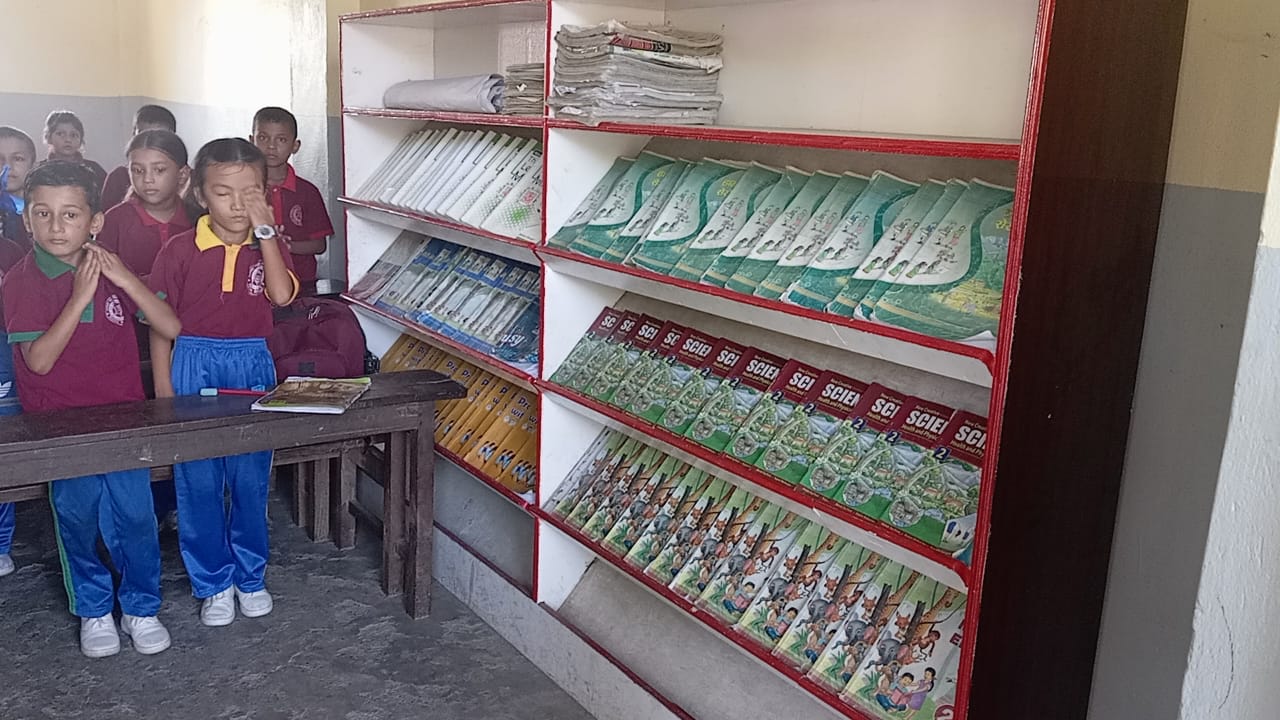 विद्यार्थीलाई किताब बोक्न नपर्दा …