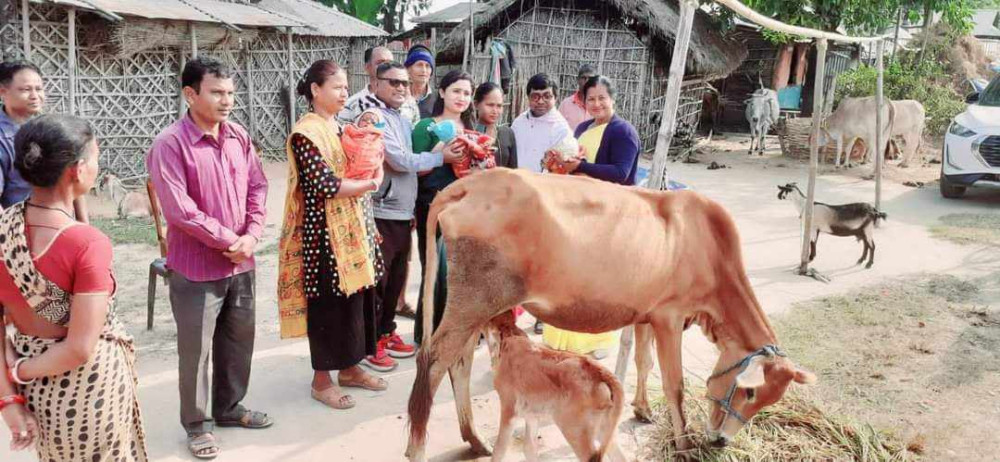 तिम्ल्याहा जन्मोएकी रविनालाई लैनो गार्ई उपहार