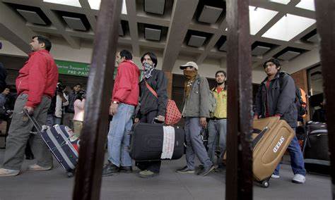 अबैध बाटोबाट अमेरीका पुगेका ८ नेपालीलाई अमेरीकाले फिर्ता गरिदियो