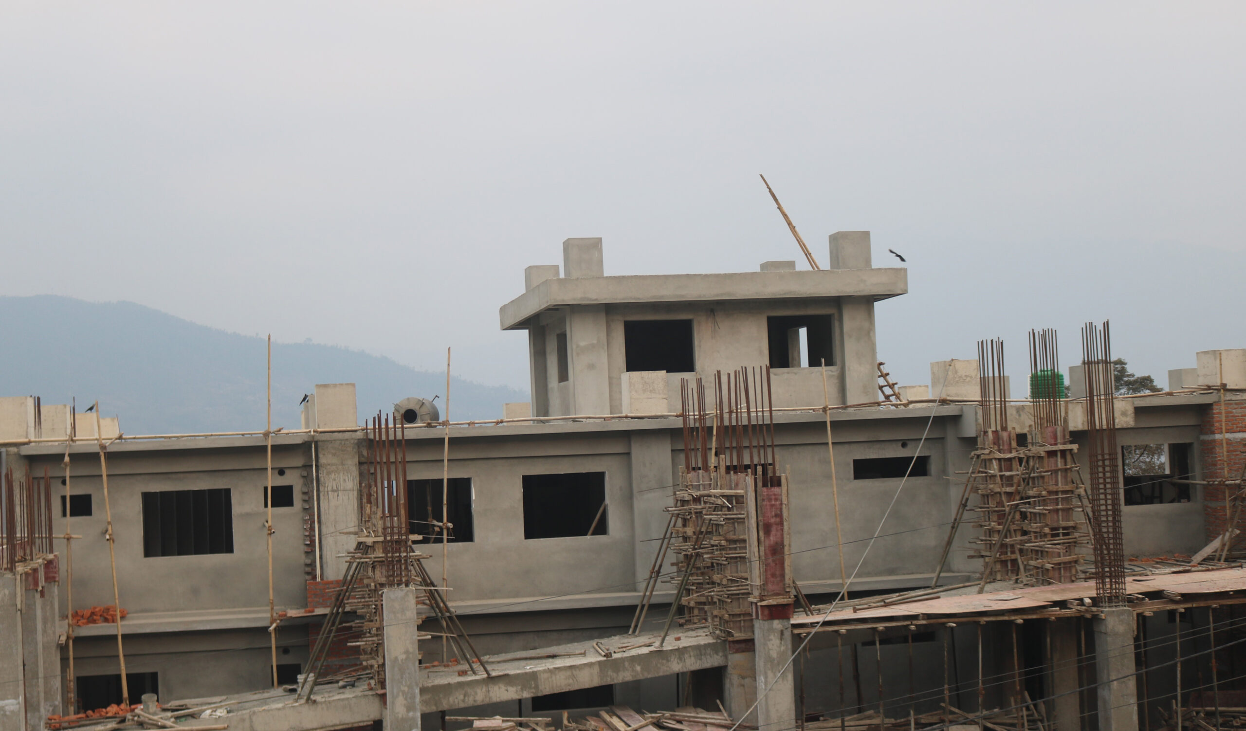 अन्तिम चरणमा पुगेपछि अस्पताल भवन निर्माण रोकियो