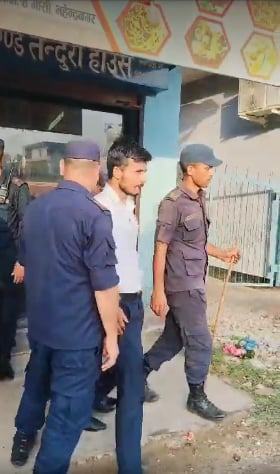 कारागारका कर्मचारी र कैदीबन्दी दिउँसै मदिरा भट्टीबाट पक्राउ