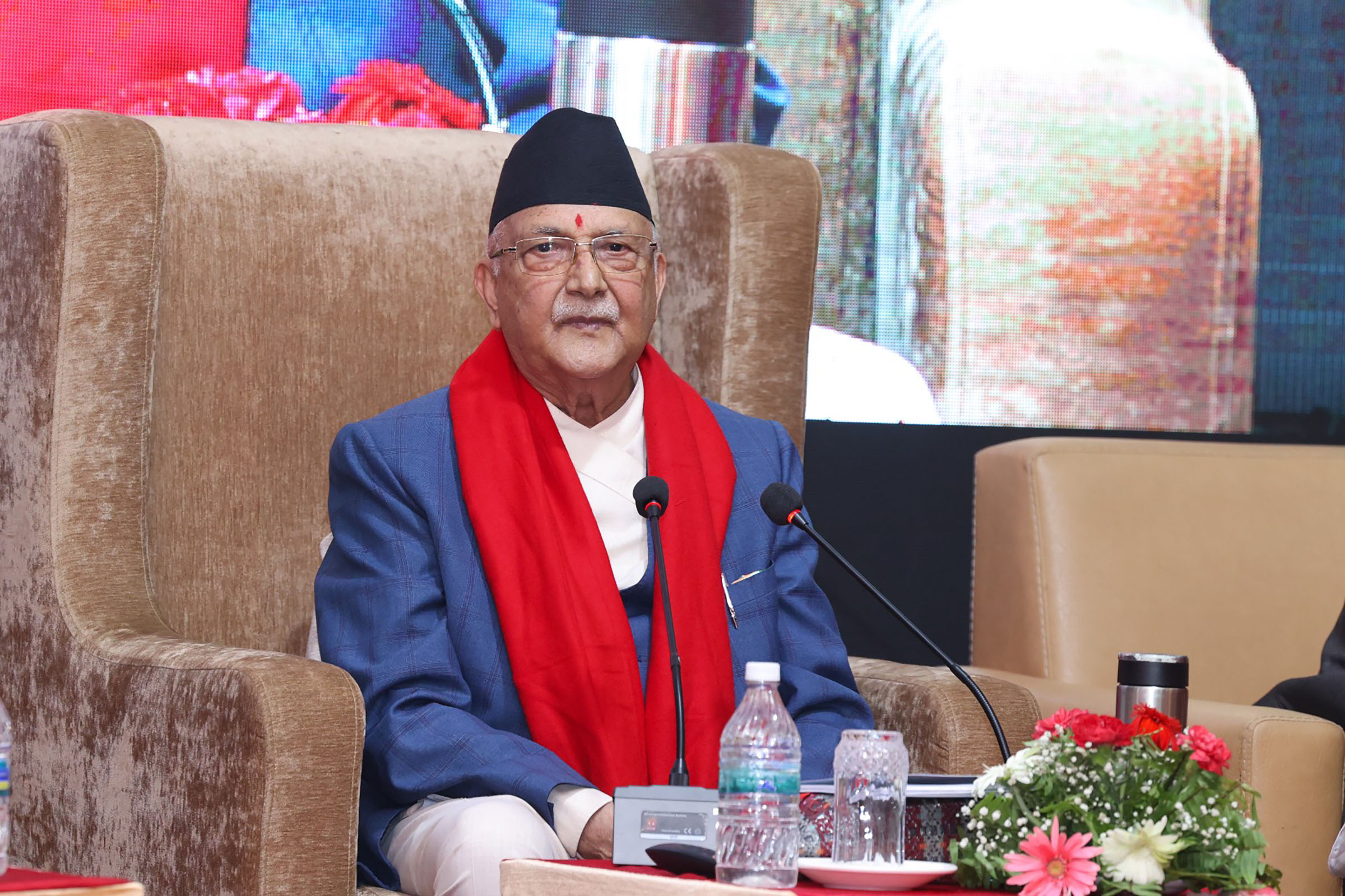 सुमनालाई लक्षित गर्दै ओलीले भने, शिक्षा र राजनीति नबुझेकाहरुले दमनचक्र चलाउन खोजेका थिए