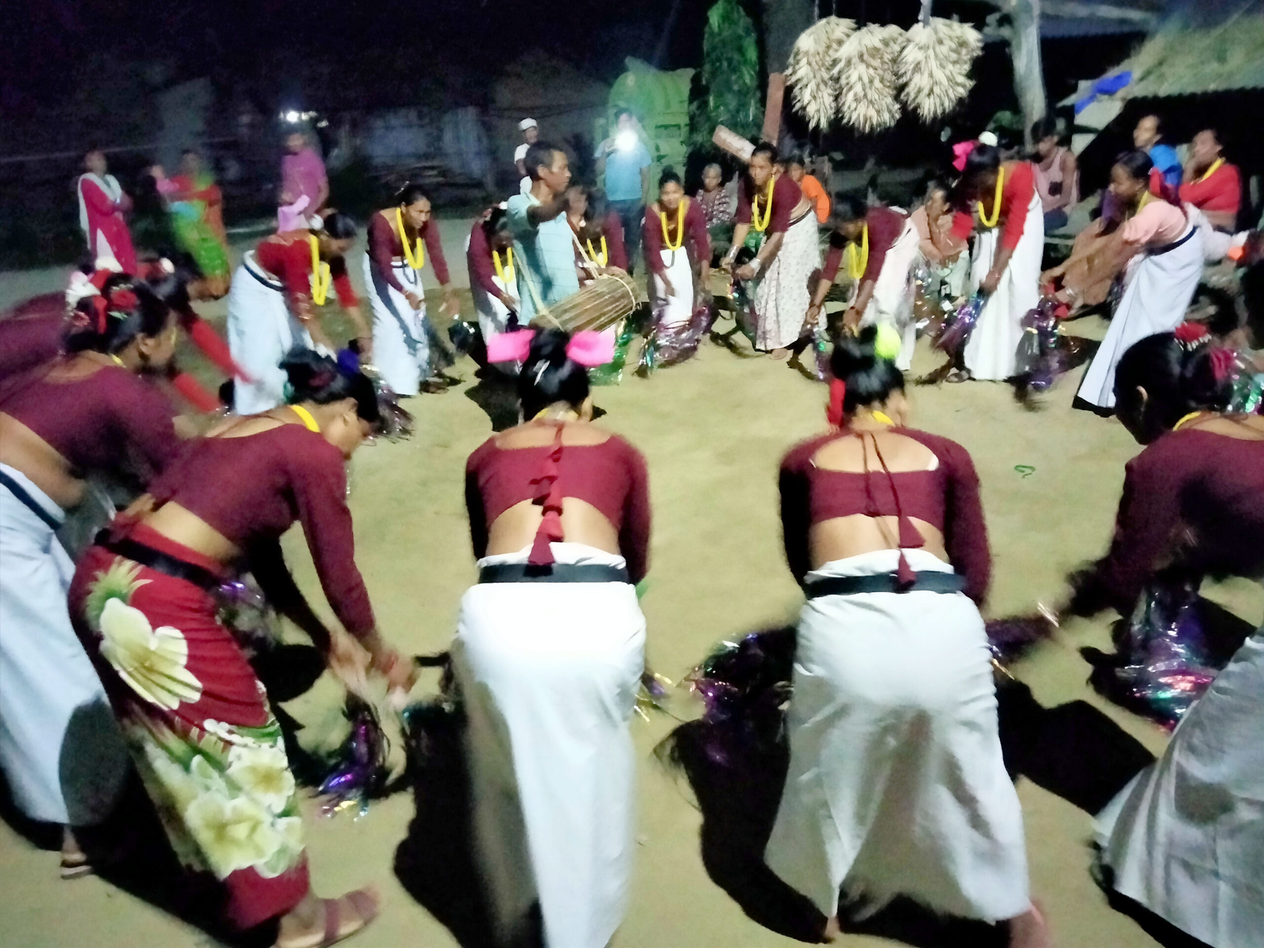 सखिया नृत्य प्रस्तुत !