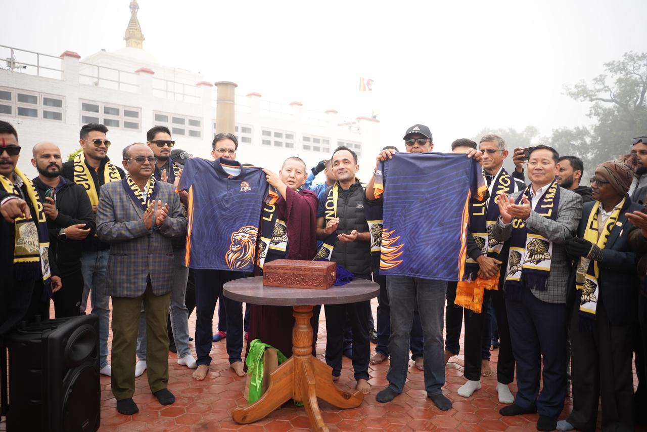 आनी छोइङ डोल्मा, राजेश हमाल र रोहित पौडेलद्वारा लुम्बिनी लायन्सको जर्सीको औपचारिक अनवरण
