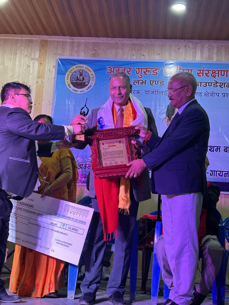 अधिकारी, राई र  रसाइली पुरस्कृत