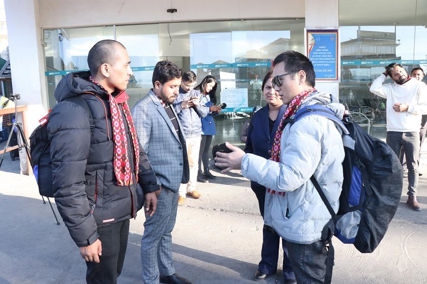 विद्यार्थी भिषामा युक्रेन पुगेर थुनिएका दुई युवा नेपाल फर्किए, टिकटकको विज्ञापनले फसाएको गुनासो