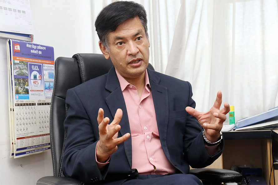 कुलमानलाई हटाएर विद्युत् प्राधिकरणको कार्यकारी निर्देशकमा हितेन्द्रदेव शाक्य नियुक्त